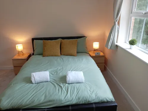 Cozy 2 Bedroom Flat, Woking | 30 min train London