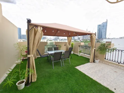 Modern Villa | Spacious Balcony & Garden Views - Villaer
