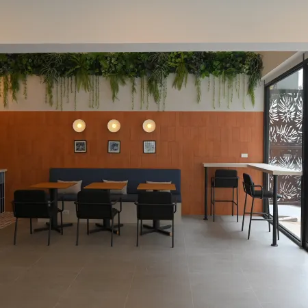 Yen Hostel & Smoothies Silom