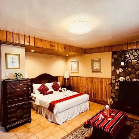 MOUNTAIN LODGE AND RESTAURANT