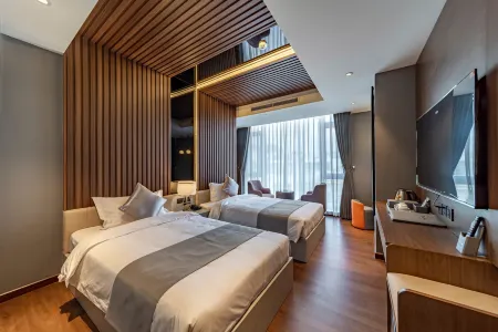 B&M HOTEL