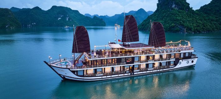 Amanda Luxury Cruise Hotels in Tuan Chau