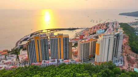 Luxury Hillside Apartment Phu Quoc Отели рядом с достопримечательностью «Sunset Town»