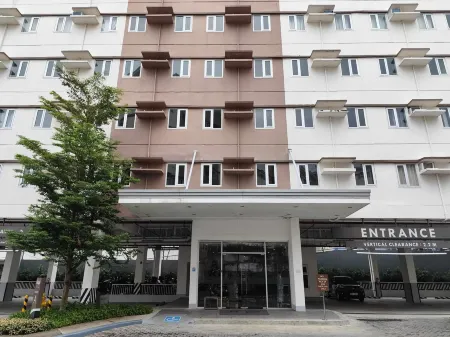 Warm & Cozy Retreat near SM Trece Отели рядом с достопримечательностью «Diocesan Shrine of the Immaculate Conception»