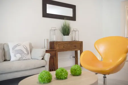 Beach Living at Island Pine Villas BLSE Отели рядом с достопримечательностью «Камана Бэй»