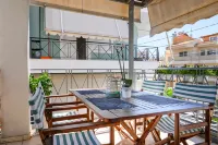 Lovehome-4BD Villa with views-15´~airport, 10´~MEC AE, 2´~bus stop,10´~Suburban Railway