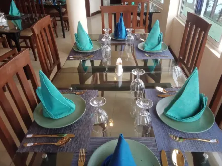 Blackwood Hotel and view bungalow Отели в г. Бадулла