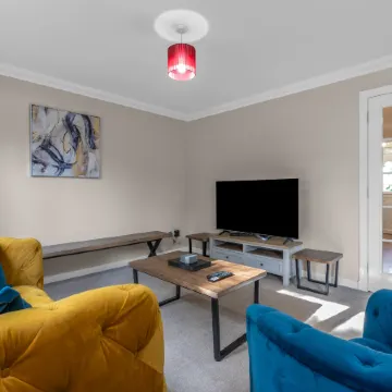 Muirton House 2 - 4 Bed House, 4 Car Driveway, 2 Bathrooms, Smart TVs in every room