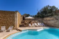 OneFifty - 4 bedrooms (sleeps 8+2 kids) Xaghra village