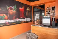 The Residence | Balcony | Heated Pool | Near China Town Kilimani - sarapan