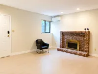 Bright Furnished 2BR Private Basement Suite - Kæledyr tilladt