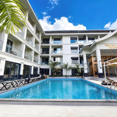 Jiahao View Resort (English‑speaking Concierge + Free Pick‑up + Circulating‑water Pool)