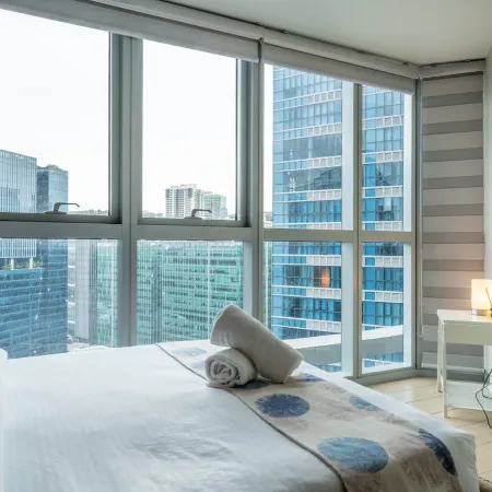 Uptown Parksuites T2 Radiant 2BR Walk to Uptown Mall +Nightlife Xylo
