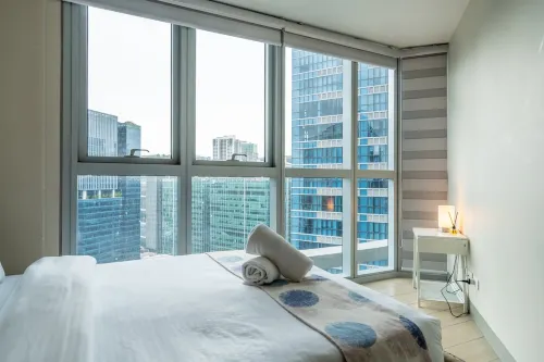 Uptown Parksuites T2 Radiant 2BR Walk to Uptown Mall +Nightlife Xylo - 2-Star