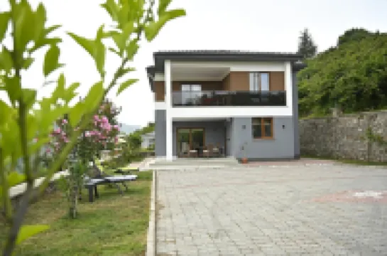 FARM STAY VILLA HIDDEN GARDEN Hotels in 