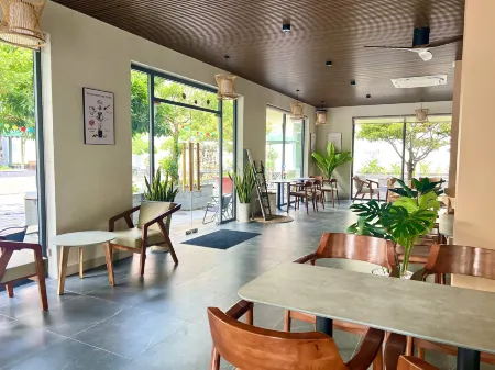 Vuon Xanh Hotel & Cafe Отели в г. Chau Duc District
