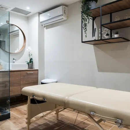 City Escape with Pool, Gym & Spa