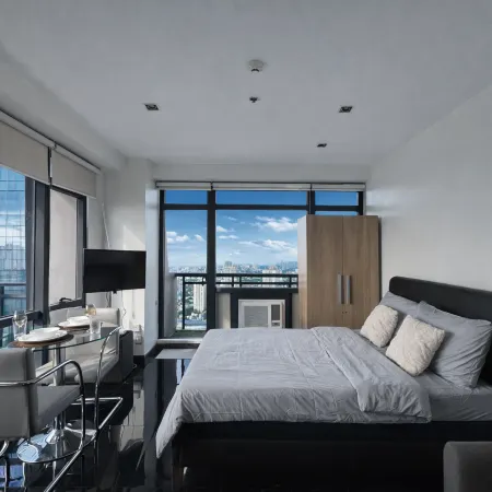 Executive Studio w/ Sunset View – Makati CBD