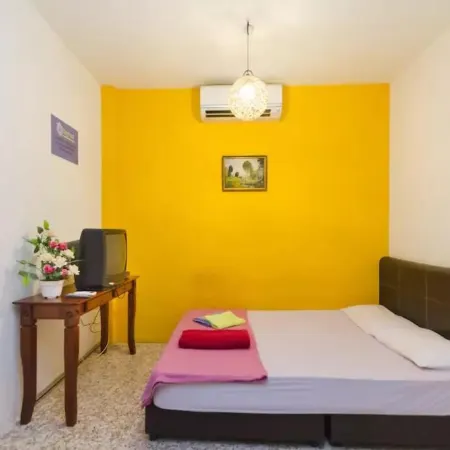 Cocoa Mews Cafe and Homestay Отели рядом с достопримечательностью «Пинанг Литл Индиа»