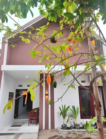 LieFly Prambanan Villa Отели рядом с достопримечательностью «Sari Temple»