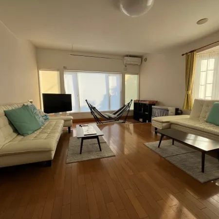 Whole House / 10 ppl/ 3 Parking /Free Wifi!