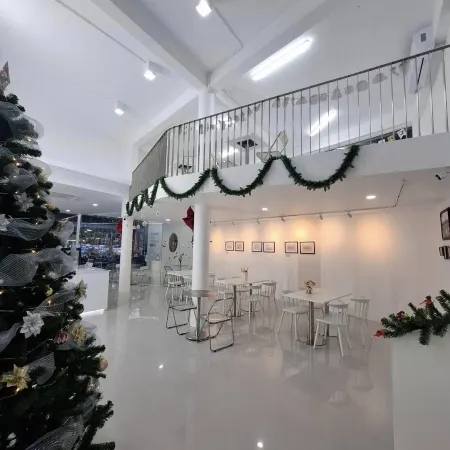 Scenario Cafe and Hostel Отели рядом с достопримечательностью «Военный музей JEATH»