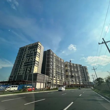 Near MOA beside Okada Pet Friendly 1BR 3 pax  WIFI 8T