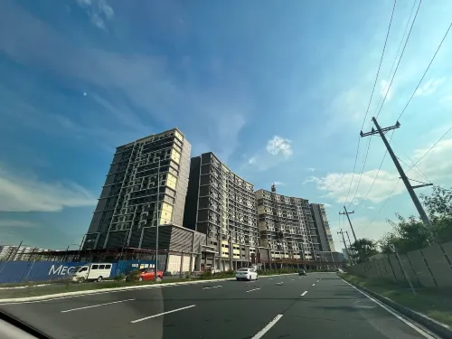 Near MOA beside Okada Pet Friendly 1BR 3 pax  WIFI 8T