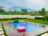 Theolive Arrea - Spacious Private Pool and Backyard Hotell i Watesjaya