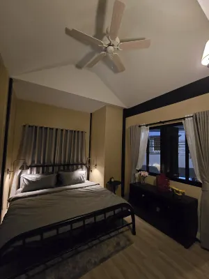 Carl and Ellie home - บังกะโล