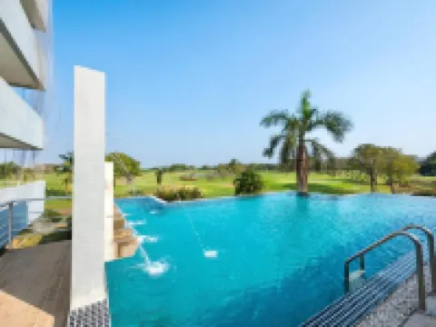 Uniland Golf & Resort โรงแรมในนครปฐม