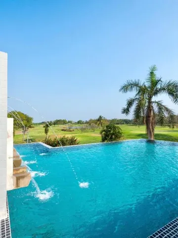 รูปภาพของUniland Golf & Resort