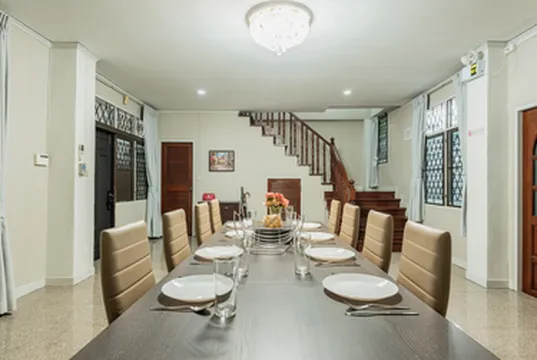 รูปภาพของUrban Grace