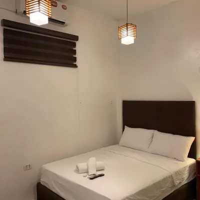 Room 104 Studio-type queen bed nearSM/Robinson pampang Hotel dekat Pusat untuk Penelitian Kampangan