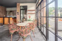 Hotel O near Juanda Airport formerly Azzahra Guest House Family