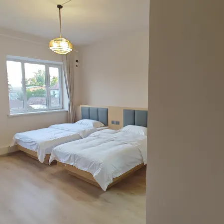 Huayue Hotel & B&B