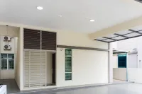 Cozy & Peaceful Retreat 4BR@Hijauan Hills by Jovial - Villas