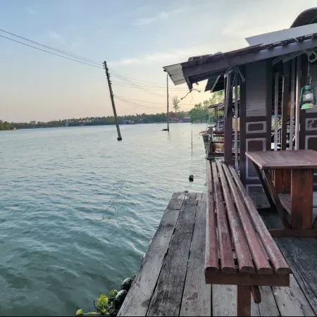 Baan Kammathep Amphawa guest house.