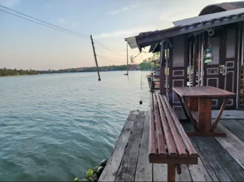 Baan Kammathep Amphawa guest house.