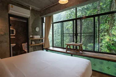 รูปภาพของบี ฟอเรส