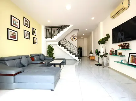 NGOC ANH'S HOUSE Отели рядом с достопримечательностью «Chinh Toa Dalat»