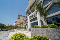 Crown Salamis Suites Hotel a 