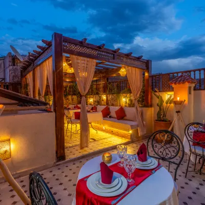 Riad Musee Hoteles cerca de Centro comercial Al Mazar