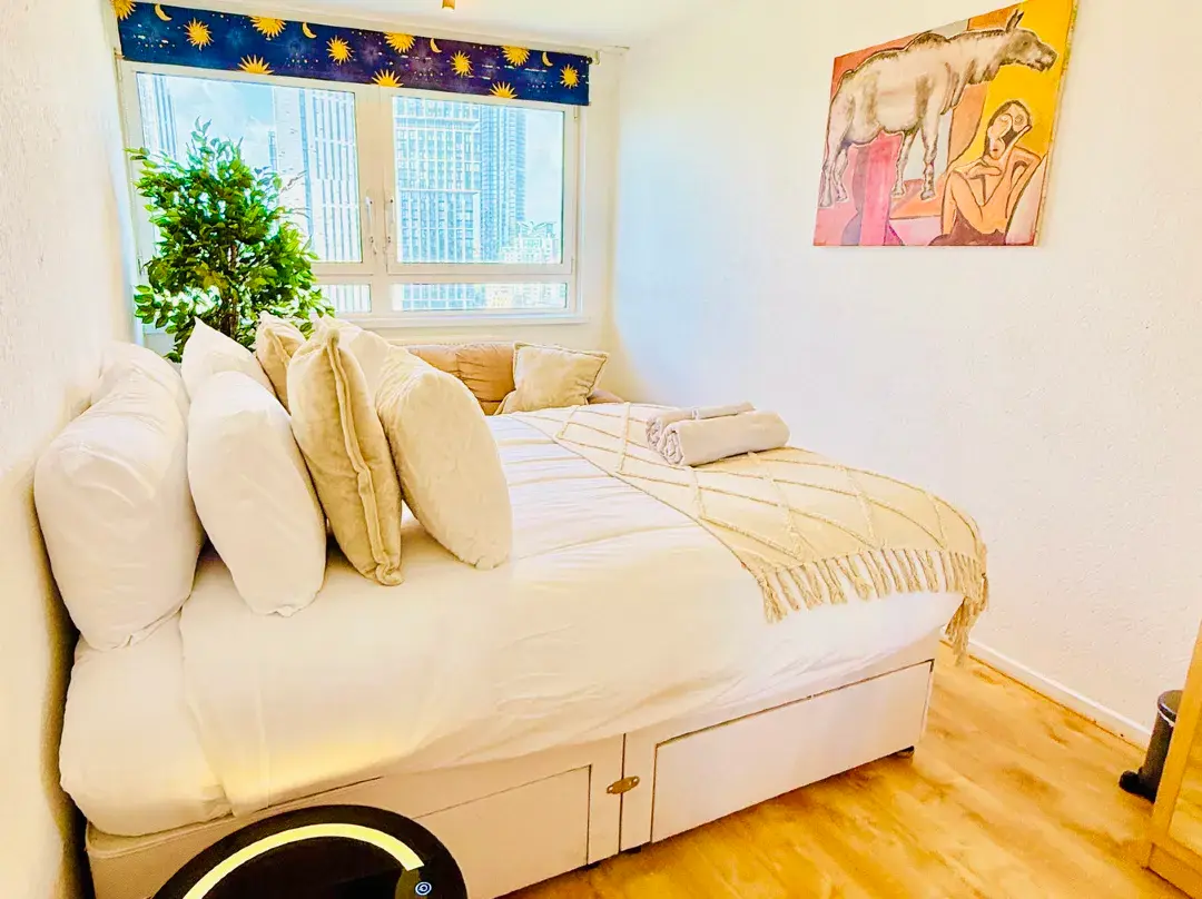 Modern Central London Flat | Self Check-in | Near Tube | Fast Wifi - London