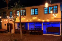 Amphawa Hostel