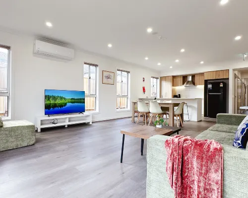 2024Built/AC & Bath each Room/Study/TownCentre/SDA Hotels in Werribee