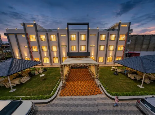 Joshi Farm Hotel & Resort - موقف سيارات