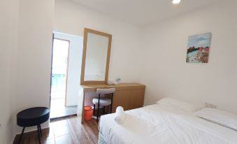 Shoreline Guesthouse 썸네일