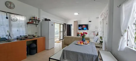 November T Beach House Отели в г. Sattahip