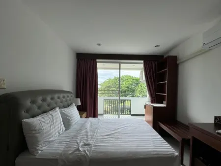 NJ Inthai Hotel Отели рядом с достопримечательностью «Bangkok University Rangsit Campus»